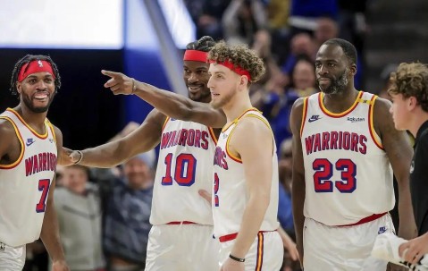 九游游戏平台-巴特勒迎来七赛季出色发挥，G2观众热烈欢呼！