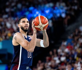 九游娱乐空间-塔图姆连续十二场比赛得分超过大比分获胜，C9不断突破！